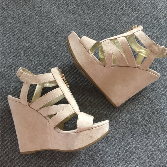 SOLD - Carlos by Carlos Santana Wedges - Picture 3 of 5